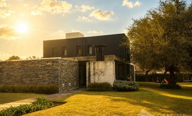 Casa en alquiler en country Altos del Golf, Villa Allende