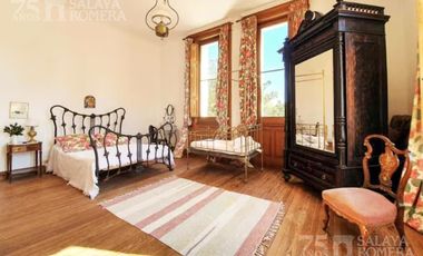 Casa colonial en venta 7 ambientes en Olivos