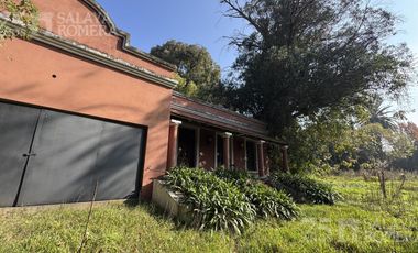 Casa colonial en venta 7 ambientes en Olivos