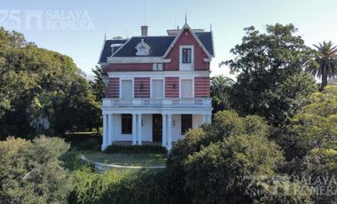Casa colonial en venta 7 ambientes en Olivos