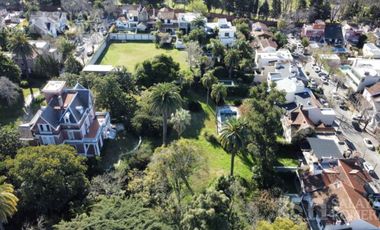 Casa colonial en venta 7 ambientes en Olivos