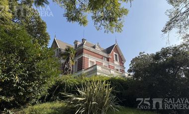 Casa colonial en venta 7 ambientes en Olivos