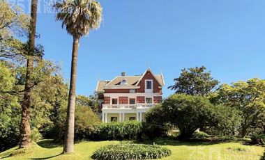 Casa colonial en venta 7 ambientes en Olivos