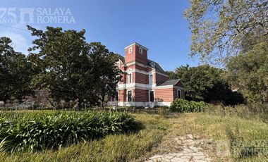 Casa colonial en venta 7 ambientes en Olivos