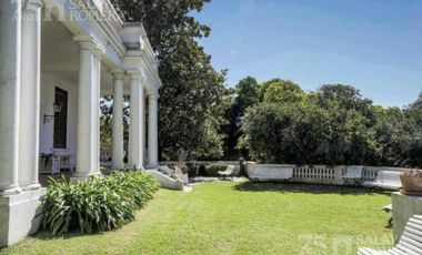 Casa colonial en venta 7 ambientes en Olivos