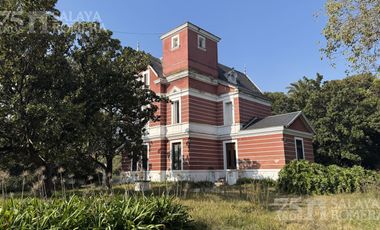 Casa colonial en venta 7 ambientes en Olivos