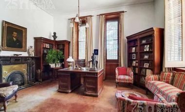 Casa colonial en venta 7 ambientes en Olivos