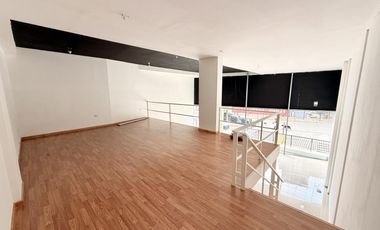 Local en alquiler PB + entrepiso - Paseo Quattro a la calle!