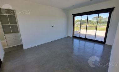Alquiler exclusiva Casa  en Área 60 | Pileta, Quincho y Parque