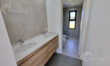Alquiler exclusiva Casa  en Área 60 | Pileta, Quincho y Parque