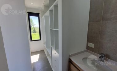 Alquiler exclusiva Casa  en Área 60 | Pileta, Quincho y Parque