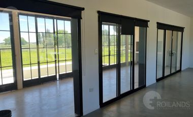 Alquiler exclusiva Casa  en Área 60 | Pileta, Quincho y Parque