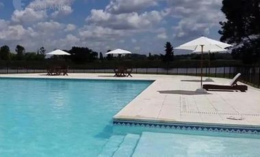 Alquiler exclusiva Casa  en Área 60 | Pileta, Quincho y Parque