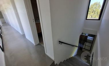 Alquiler exclusiva Casa  en Área 60 | Pileta, Quincho y Parque