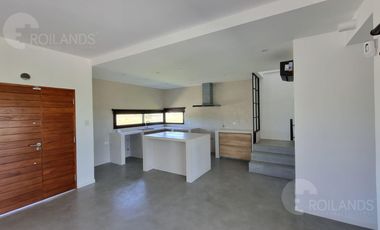 Alquiler exclusiva Casa  en Área 60 | Pileta, Quincho y Parque