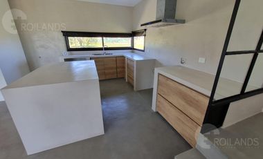 Alquiler exclusiva Casa  en Área 60 | Pileta, Quincho y Parque