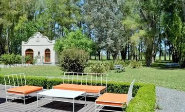 Alquiler exclusiva Casa  en Área 60 | Pileta, Quincho y Parque