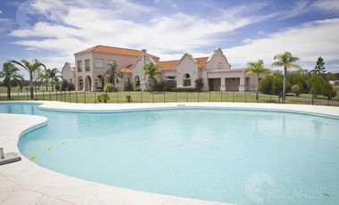 Alquiler exclusiva Casa  en Área 60 | Pileta, Quincho y Parque