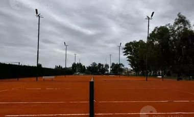 Alquiler exclusiva Casa  en Área 60 | Pileta, Quincho y Parque