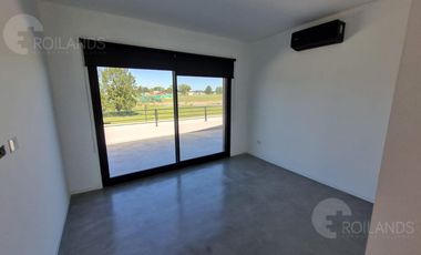 Alquiler exclusiva Casa  en Área 60 | Pileta, Quincho y Parque