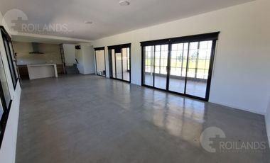 Alquiler exclusiva Casa  en Área 60 | Pileta, Quincho y Parque