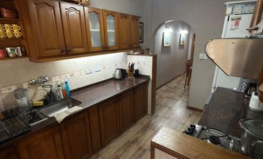 Lista para mudarse: casa refaccionada con jardín, pileta y gran suite en PA