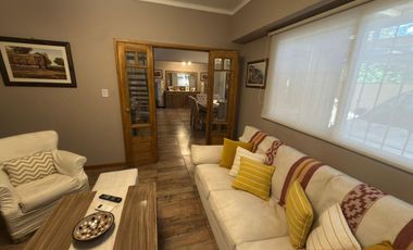 Lista para mudarse: casa refaccionada con jardín, pileta y gran suite en PA