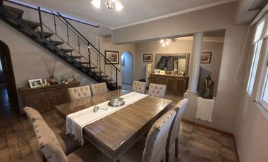 Lista para mudarse: casa refaccionada con jardín, pileta y gran suite en PA