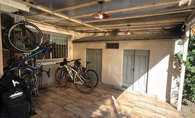 Lista para mudarse: casa refaccionada con jardín, pileta y gran suite en PA