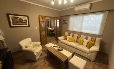 Lista para mudarse: casa refaccionada con jardín, pileta y gran suite en PA