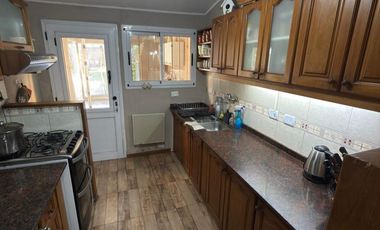 Lista para mudarse: casa refaccionada con jardín, pileta y gran suite en PA