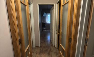 Lista para mudarse: casa refaccionada con jardín, pileta y gran suite en PA