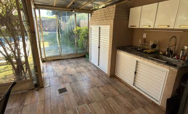 Lista para mudarse: casa refaccionada con jardín, pileta y gran suite en PA