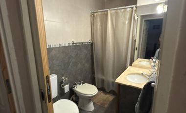 Lista para mudarse: casa refaccionada con jardín, pileta y gran suite en PA