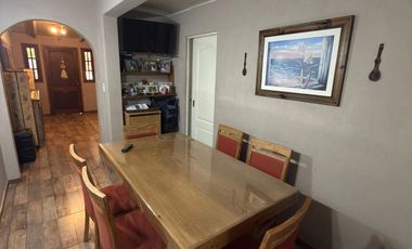 Lista para mudarse: casa refaccionada con jardín, pileta y gran suite en PA