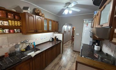 Lista para mudarse: casa refaccionada con jardín, pileta y gran suite en PA