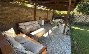 Lista para mudarse: casa refaccionada con jardín, pileta y gran suite en PA