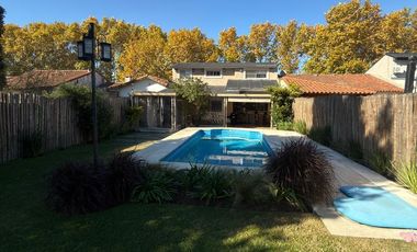 Lista para mudarse: casa refaccionada con jardín, pileta y gran suite en PA