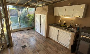 Lista para mudarse: casa refaccionada con jardín, pileta y gran suite en PA