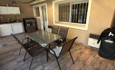 Lista para mudarse: casa refaccionada con jardín, pileta y gran suite en PA