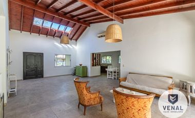 Venta casa 4 amb Barrio Sausalito, Pilar 3 dorm Suite Galería Parrilla Piscina