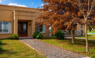Casa en venta en Club de Campo La Federala – Lobos