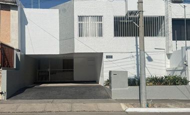Casa en Venta, Fracc. Jardines de Guadalupe, Zapopan, Jal.