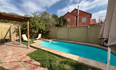 CASA CON PISCINA EN CONDOMINIO EN QUILICURA VALLE LO CAMPINO