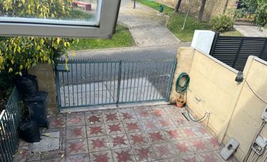 CASA CON PISCINA EN CONDOMINIO EN QUILICURA VALLE LO CAMPINO