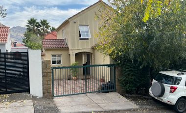 CASA CON PISCINA EN CONDOMINIO EN QUILICURA VALLE LO CAMPINO