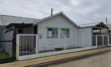 ARRIENDO COMODA CASA 3D 2BAÑOS AÑO CORRIDO