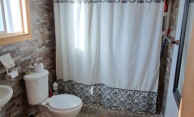 ARRIENDO COMODA CASA 3D 2BAÑOS AÑO CORRIDO