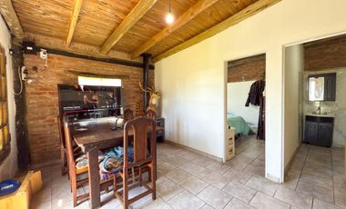 EN VENTA CASA 1 DORM. C/GALPON EN ZONA HIPODROMO