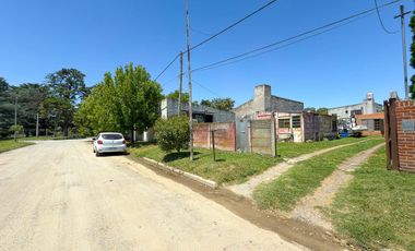 EN VENTA CASA 1 DORM. C/GALPON EN ZONA HIPODROMO